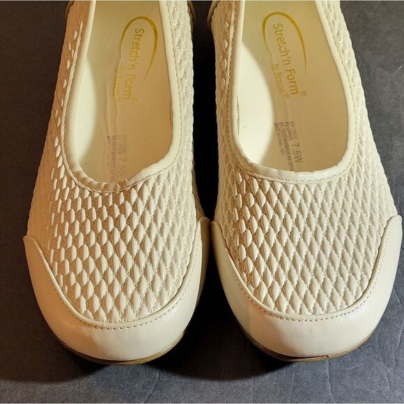 BRAND NEW STRETCH'S FROM BEACON WHITE FLAT SHOES - Picture 8 of 16